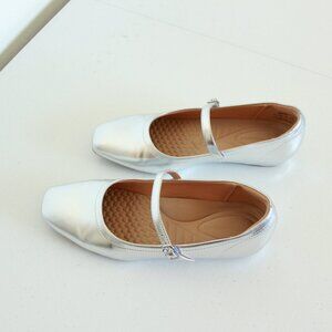 Cusolemore metallic silver mary jane flats size 7.5